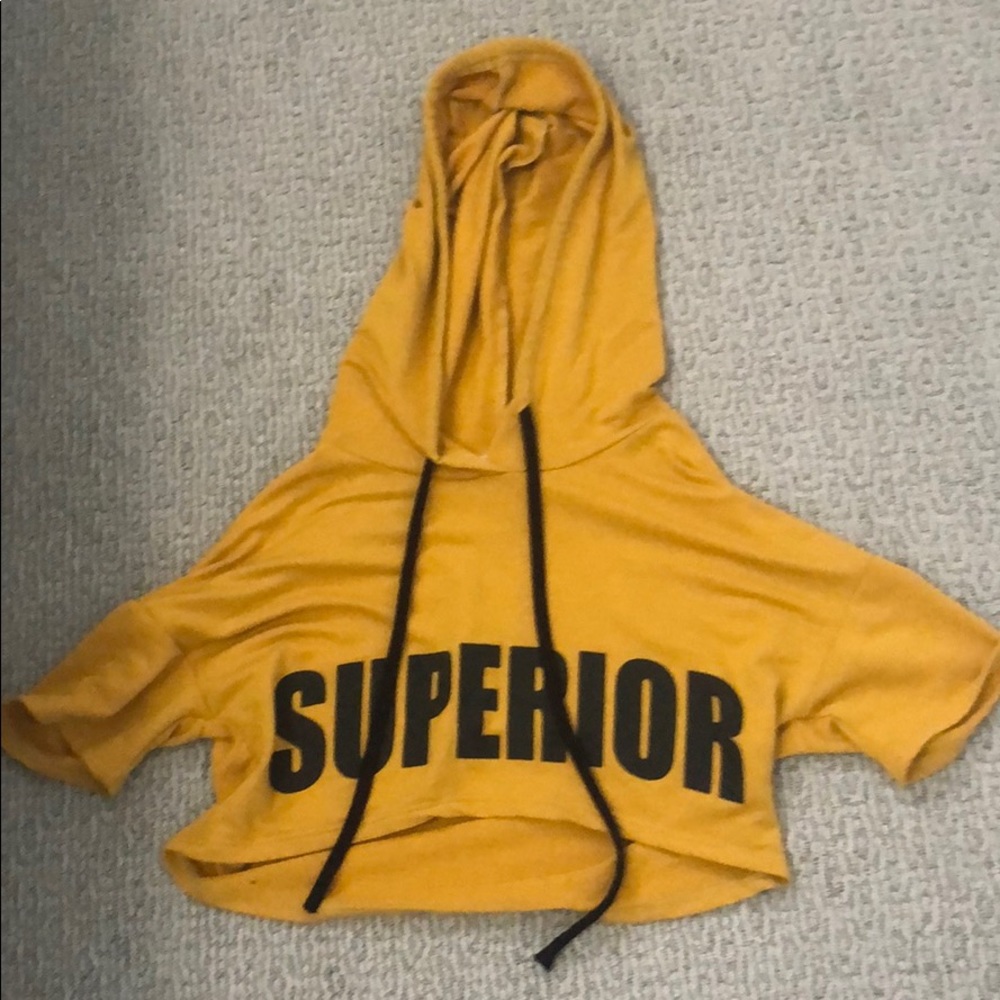 Cropped short sleeve